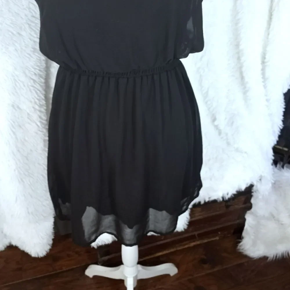 BLACK HALTER KEYHOLE MINI DRESS SZ.S EUC